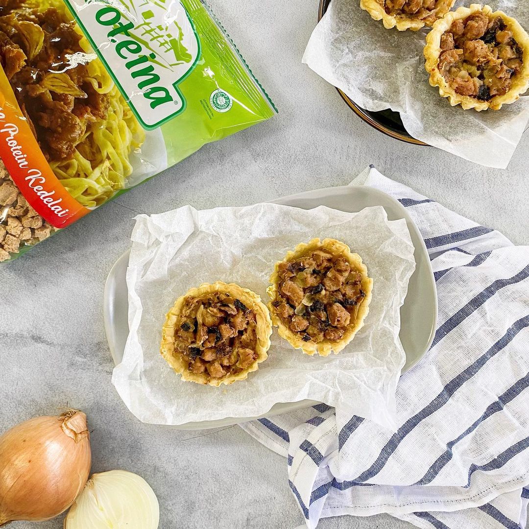 Creamy ‘Chicken’ and Mushrom Pie